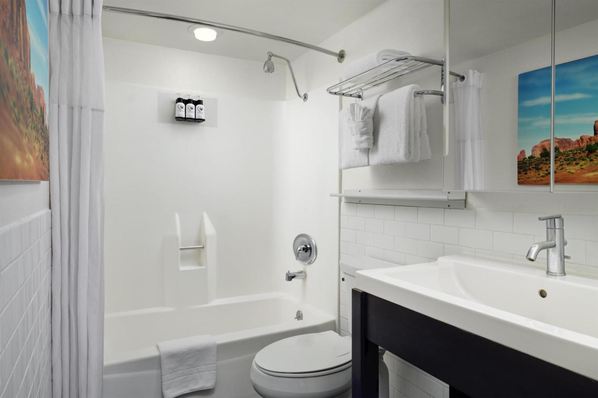 Deluxe Queen Room Two Queen Beds Pool View Non-Smoking,1758304520:JPEG